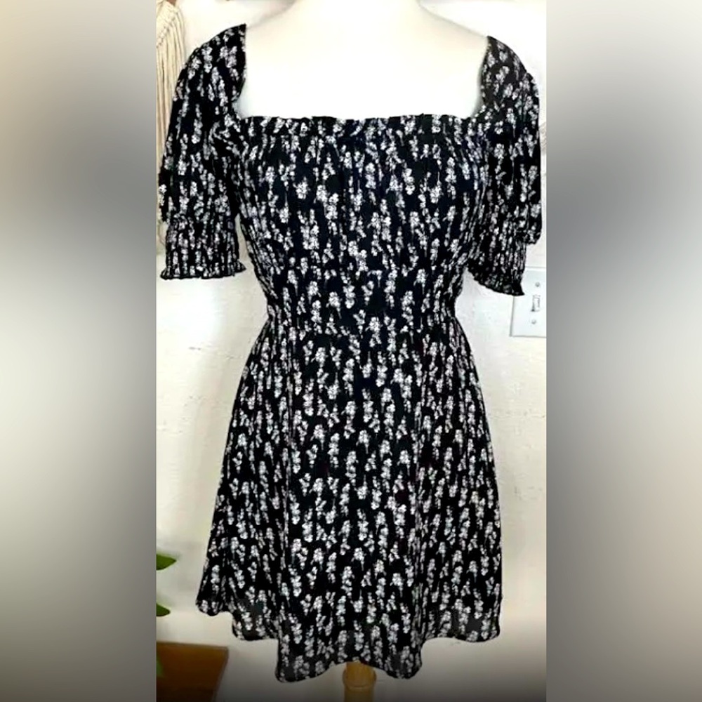 Jun & Ivy floral print smocked back short sleeve mini dress woman's XS, worn 1x